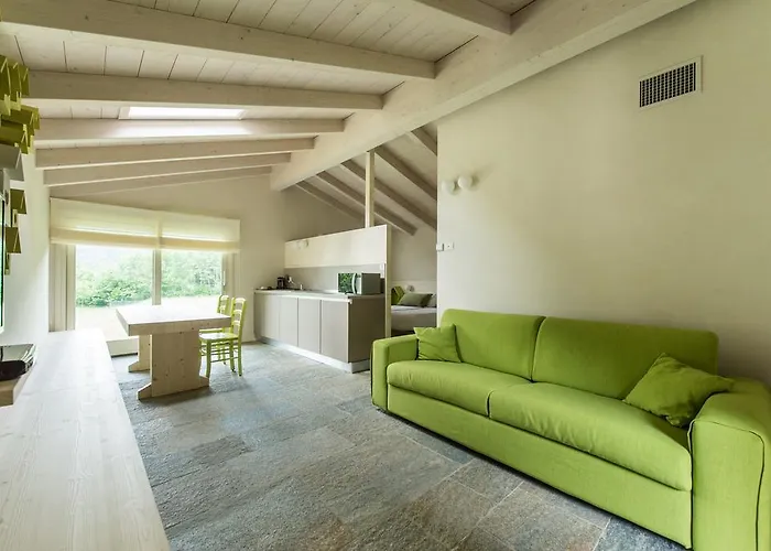 Quader Nidi Nel Kır Evi