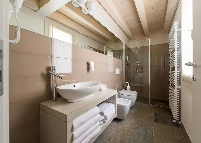 Quader Nidi Nel Kır Evi Bienno