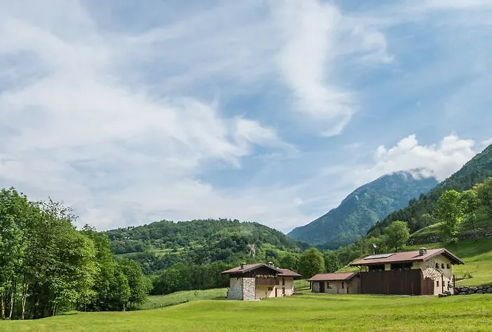 Quader Nidi Nel Kır Evi